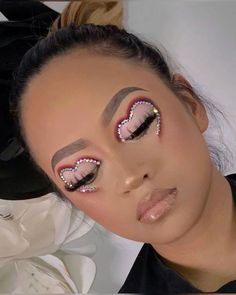 Dramatic Eye Makeup Brown Eyes, Valentine Day Makeup Looks, Makeup Look Ideas Creative, Valentine Makeup Ideas, Extreme Makeup Looks, Extra Makeup Looks, Exotic Makeup Looks