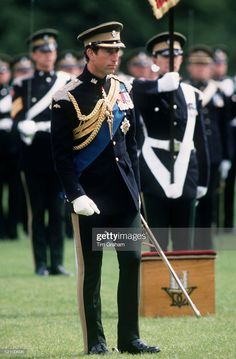 Uk Army, Military Dress Uniform, Military Dress, Royal Family Trees, British Uniforms, Queen Consort, Francoise Hardy, English Royalty