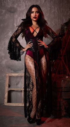 Trendy Halloween Costumes, Vampire Girls, Queen Costume, Halloween Photoshoot