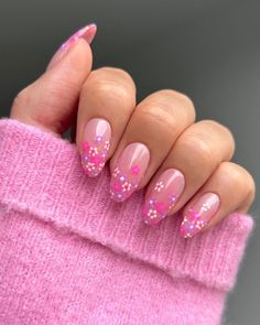 Clear Spring Nails, Holiday Nails Summer Almond, Almond Nails Ideas Spring, Short Almond Nails Designs Spring, Light Pink Spring Nails, Spring Nail Inspo 2024, Cute Pink Almond Nails, Spring Nail Art Flowers, Spring Oval Nails