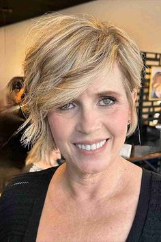 Sassy Dimensional Blonde Asymmetric Short Cut Messy Hair Ideas, Short Messy Hair, Short Haircuts With Bangs, Short Bobs With Bangs