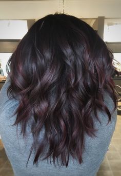 Purple Hues Hair, Black And Plum Hair Ombre, Black Hair With Dark Purple Balayage, Lob Dark Hair Balayage, 2023 Women Hair Color, Purple For Dark Hair, Dark Hair Plum Highlights, Black Hair With Deep Purple Highlights, Bayalage Brunette Mid Length