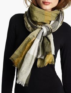 Scarf Wearing Styles, How To Have Style, Wearing A Scarf, Ways To Tie Scarves, Scarf Knots, Stylish Outfits For Women Over 50, French Women Style, Check Scarf, Ways To Wear A Scarf