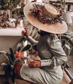 Faceless Pics, Photographie Portrait Inspiration, Poses Para Fotos Sexis, Fashion Vintage, Look Chic, Straw Hat, Cottage Core, Photoshoot Ideas, African Fashion