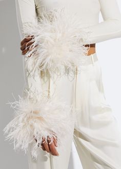 Elastic Band with Adjustable Interior Buttons to Expand Width Material: 100% Dyed Ostrich Feather, Struthio Camelus, Republic of South Africa Feathers Accessories, Feather Cuffs, Feather Fashion, Xmas Outfits, Soft Gamine, Fashion Guide, White Swan, Ostrich Feather, Accessories Ideas