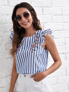 Uma blusinha para chamar de minha 😍 Vem navegar por aqui para encontrar sua nova blusa preferida! 💘
Blusa Listrada Com Bordado R$ 161.9 
mandoras.me/3YpWlgs Blue And White Striped Top Outfit, Striped Top Outfit, Striped Tops Women, Fast Fashion Brands, Fashionista Clothes, Ladies Tee Shirts, Estilo Boho, Affordable Clothes, Moda Fashion