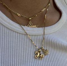 Stacked Necklaces, Emma Chamberlain, Jewelry Accessories Ideas, Dope Jewelry, Jewelry Fashion Trends, Funky Jewelry, Jewelry Lookbook, Stacked Jewelry, Girly Jewelry