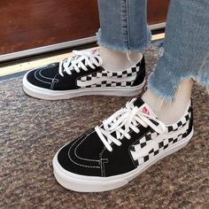 Vans Authentic Shoes, Sk8 Low, Look Alike, Vans Old Skool Sneaker, Vans Shoes, Vans Sneaker, Socks, Fashion Outfits