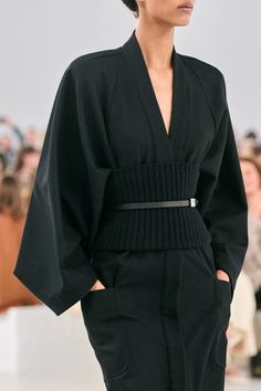 Max Mara Fall 2024 Ready-to-Wear Collection | Vogue Inspiration Mode, Seville, Fall 2024, Black Outfit, Max Mara, Evening Wear, Classy Outfits