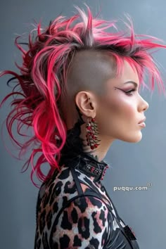 Mohawk Haircut for Women: Bold, Edgy, and Unapologetically You - Puqqu Mohawk Color Ideas, Mohawk For Women, Punk Hair Women, Mohawk Woman, Punk Haircuts, Fun Haircuts, Female Mohawk, Mohawk Hairstyles For Women, Mohawk Haircut