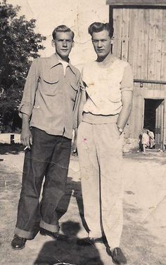 Cake Birthday Boy, Famous Brothers, George Bailey, Man Posing, New Madrid, Vintage Mens Fashion, Americana Fashion, Vintage Fits, Male Poses