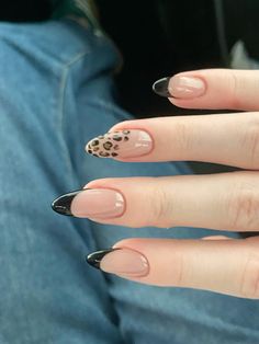 Ival nails mid lenght black french and leipard print French Tip Nails With Cheetah Print, Black Leopard Nails, Black French Nails, Black French Tips, How To Cut Nails, Leopard Print Nails, Print Nails, Leopard Nails, Black French