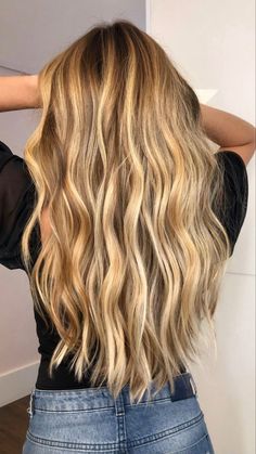 Blond Balayage, Brunette Balayage, Balayage Blonde, Caramel Hair, Messy Short Hair, Blonde Hair Looks, Blonde Hair With Highlights, Winter Hair Color, Brown Blonde Hair