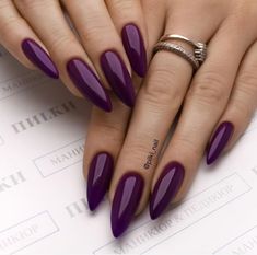 Plum Nails Almond Shape, Read Nail Ideas, Deep Purple Almond Nails, Dark Blue Almond Nail Designs, Eggplant Color Nails, Autumn Nails Purple, Dark Purple Almond Nails, Dark Violet Nails, Purple And Red Nails