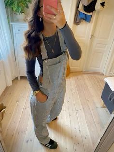 Altrd State Fits, Overalls With Sweater Outfit, Overall Sweater Outfit, Utah Clothing Style, Outfit With Layers, Utah Fits Aesthetic, Cold Coastal Outfit, Outfit Inspo Unique, Utah Outfit Ideas