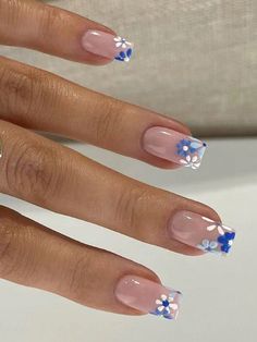 Cute Acrylic Nails Simple Design, Coffin Mid Length Nails, Cool Nail Designs Square, First Day Of College Nails, Simple Colorful Nail Designs, Simple Summer Nail Designs 2024, Floral French Tips, French Manicure With Blue, Cute Nails For Back To School