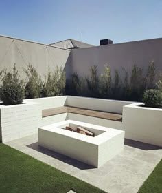 an outdoor fire pit in the middle of a yard