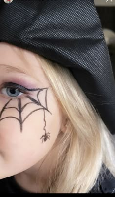 Simple Halloween Face Painting, Halloween Spider Makeup, Halloween Vegas, Face Painting Halloween Kids, Spider Web Makeup, Easy Halloween Face Painting, Maquillage Halloween Simple, Halloween Makeup For Kids, Spider Makeup