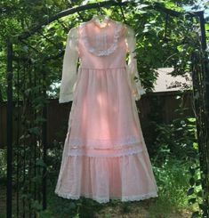 Pink Edwardian Dress, 70s Victorian Revival, Retro Prairie Dress For Daywear, Pink 60s Dress, Fitted Vintage Prairie Dress, 1970s Long Sleeve Prairie Dress, Gunne Sax Dress Vintage 70s, Edwardian Fashion Dresses, Mario Princesses