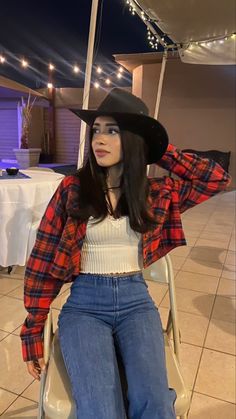 Latina Cowgirl Outfits Aesthetic, Vaqueras Outfit Aesthetic, Aesthetic Cowgirl Outfit, Simple Rodeo Outfits For Women, Target Employee Outfit, Target Employee Outfit Ideas, Vaqueras Aesthetic, Outfit Vaquera