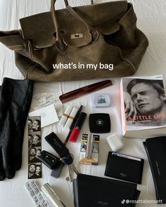 bag / whats in my bag/ birkin / rich / a litte life What’s In My Bag University, Inside Bag Aesthetic, Uni Bag Aesthetic, What Is My Aesthetic, Job Inspiration, What's In My Purse, What's In My Bag