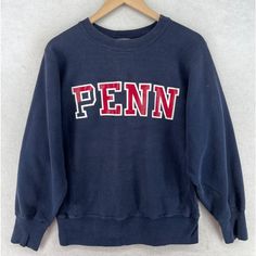 University Of Pennsylvania Sweatshirt Mens M Champion Reverse Weave Quakers Blue In Good Vintage Pre-Owned Condition. Please See Photos For Measurements. Please See All Photos Carefully...And Ask For More. Photos Are An Integral Part Of This Listing And All Listings. Please Enlarge And Examine Them Closely. Pilling: Pilling Is Not A Fabric Defect And May Be Present On Our Pre-Owned Items. Pilling Happens Naturally When Fibers In The Material Become Loose And The Friction Caused By Movement On Th Blue Crew Neck Top For College, Casual Blue Tops For Winter, Blue Varsity Top For Winter, Navy Winter College Tops, Navy Winter Top For College, Navy Winter Tops For College, Navy Winter College Top, Navy Varsity Top For College, Navy Crew Top For College