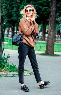 Street style look. Ankle skinnies, oxfords, comfy sweater Minimalist Moda, Loafers Outfit, Skandinavian Fashion, Scandinavian Fashion, Tomboy Outfits, Mode Casual, Street Style Trends, Urban Street Style, Couture Week