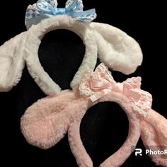 Cinnamon Roll & My Melody Headbands..... Super Soft...A Must Have For Hk Fans. Cinnamon Roll My Melody, Trisomy 13 Awareness, My Melody Headband, Strawberry Romper, Striped Baby Blanket, Baby Rag Quilts, Fairy Jars, Disney On Ice, Itzy Ritzy