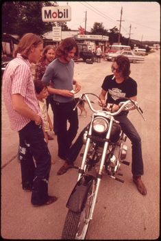 Leakey Texas, 1970s Aesthetic, 70’s Aesthetic, 70s Inspired Fashion, 70s Aesthetic, 70s Vibes, National Archives, Vintage Life