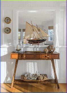 Nautical House Interior, Nautical Interior Design Living Rooms, Southern Nautical Decor, Nautical Interior Design Modern, Gold Nautical Decor, Nautical Theme Home Decor, Old Nautical Decor, Nantucket Homes Interiors, Seaside Home Interiors