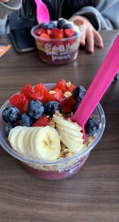 acai bowl friend best friend girls Açaí Bowls, Acai Bowls, Food Motivation, Healthy Lifestyle Food, Healthy Food Motivation, Food Goals, Healthy Sweets, Food Obsession, Food Inspo