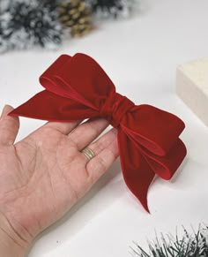 Christmas Bow Hair, Bows For Hair, Diy Lace Ribbon Flowers, Christmas Hair Bows, Twist Braid Hairstyles, Bow Accessories, Christmas Hair, Diy Headband