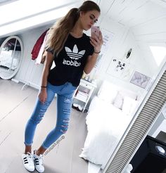 Adidas Sweatshirt Outfit, Cute Sporty Outfits For School, 2019 Vibes, Puma Fashion, Cute Sporty Outfits, Insta Poses, Fall Outfits For School