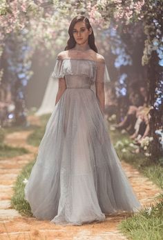 Paolo Sebastian Runway, Elegant Evening Gowns Classy, Paolo Sebastian, Disney Wedding Dresses, Fairy Tale Wedding Dress, Trendy Wedding Dresses, Beauty Dress, Wedding Dress Couture, Disney Dresses