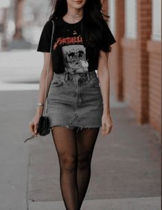 Grunge Fall Outfits, Fall Grunge, Look Grunge, Alt Outfits, Vintage Band Tees, Rock Outfits, New Rock