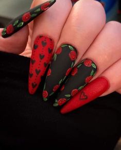 Heartbreak Nail Designs, Creepy Valentines Nails, Queen Of Hearts Nail Ideas, Harley Quinn Inspired Nails, Goth Valentines Day Nails, Moto Nails, Harley Quinn Nails Designs, Queen Of Hearts Nails Designs, Motorcycle Nails