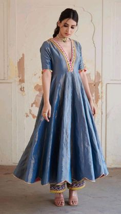 Blue Anarkali, Silk Anarkali, Gaun Fashion, Traditional Indian Dress, Casual Indian Fashion, Salwar Kamiz