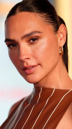 4K Wallpaper ❤️💙 Gal Gabot, Gal Gardot, Gal Gadot Wonder Woman, Regular People, Italian Actress, Meaningful Life, Beauty Body, Barbie World, Gal Gadot