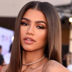 Zendaya Zendaya Makeup, Estilo Zendaya, Zendaya Hair, Celebrity Makeup Looks, Graduation Makeup, Zendaya Style, Formal Makeup, Glamorous Makeup, Glamour Makeup