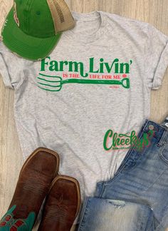 Farm Girl Outfits, Western Tees, Farm Clothes, Country Style Outfits, Cute Country Outfits, Western Graphic Tees, Cute N Country, Farm Girl, Western Jewelry