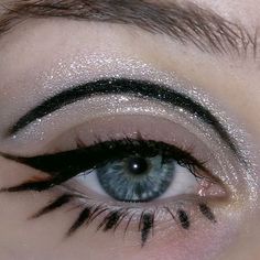 Makeup Aesthetic Products Black, Makeup Aesthetic Products, Black Makeup Looks, Rosa Make-up, Kendall Jenner Makeup, 60s Makeup, Aesthetic Products, Mekap Mata, Drag Make-up