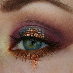 Halloween Makeup Clown, Funky Makeup, Artist Makeup, Make Up Inspiration, Dope Makeup, Halloween Makeup Looks, Eye Makeup Art, No Eyeliner Makeup, Blue Makeup