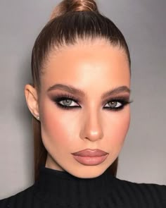 Smoky Makeup Looks, Makeup Dark Hair, Smoky Makeup, Photo Classic, Eye Makeup Styles, Classic Makeup, Formal Makeup, Eye Makeup Pictures, Glam Makeup Look