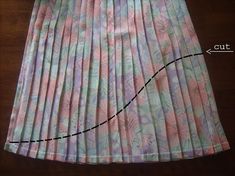 a pleated skirt is shown with an arrow pointing to the bottom and right side