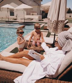 Family Love Aesthetic, Dream Life Aesthetic Family, Future Family Goals, Ragnor Fell, Ideal Family, Office Girl, Pool Life, Luxury Family