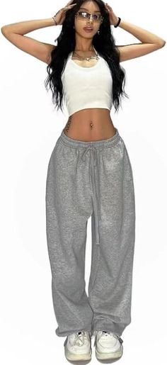 Huge Pants Outfit, Baggy Sweatpants Outfit Baddie, Baggy Sweatpants Outfit, Styling Sweatpants, Wide Leg Sweatpants Outfit, Women Baggy Pants, Gray Sweatpants Outfit, Low Rise Sweatpants, Y2k Sweatpants