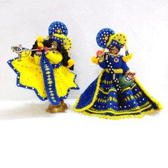 two figurines are dressed in blue and yellow