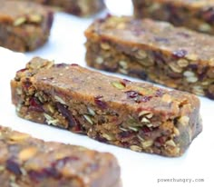 some kind of granola bar sitting on top of a white plate next to other bars