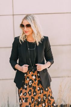 Affordable Blazers fashion blogger outfit with pleated leopard print midi skirt workwear Busbee Style, Printed Pleated Skirt, Fashion Blogger Outfit, Plaid Outfits, Printed Midi Skirt, Blazer Fashion, High Fashion Street Style, Fashion Lookbook, Skirt Outfits