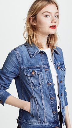 The Top 10 Fall Clothing Essentials All Women Need | Fashion Jackson Denim Jacket Men Outfit, Jean Jacket Outfits, Oversized Jean Jacket, Spring Capsule Wardrobe, Classic Jacket, Outfit Women, Denim Jacket Men